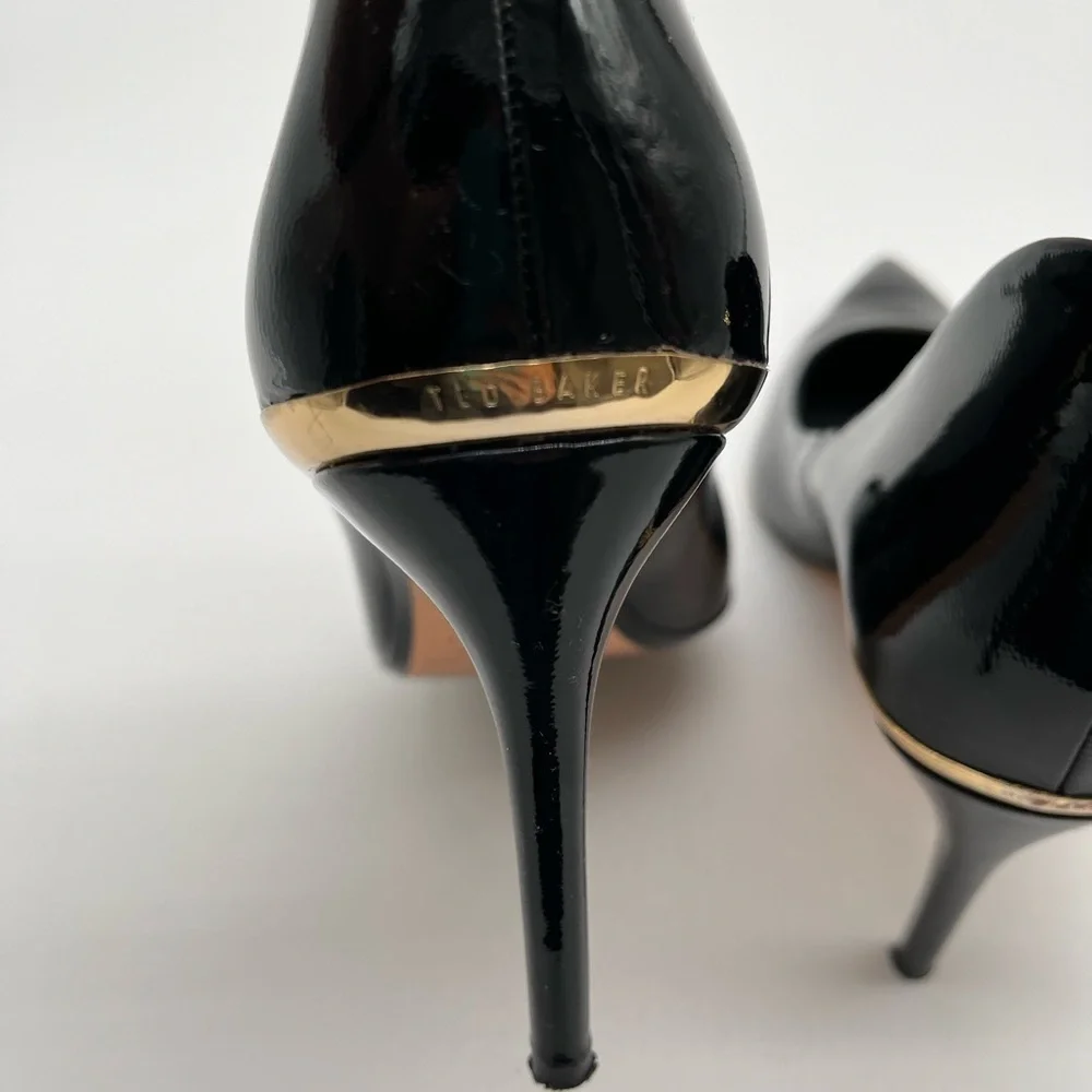 Ted Baker London Black Patent Leather Gold Bow Heels Women Size 41/10.5 BLEMISH